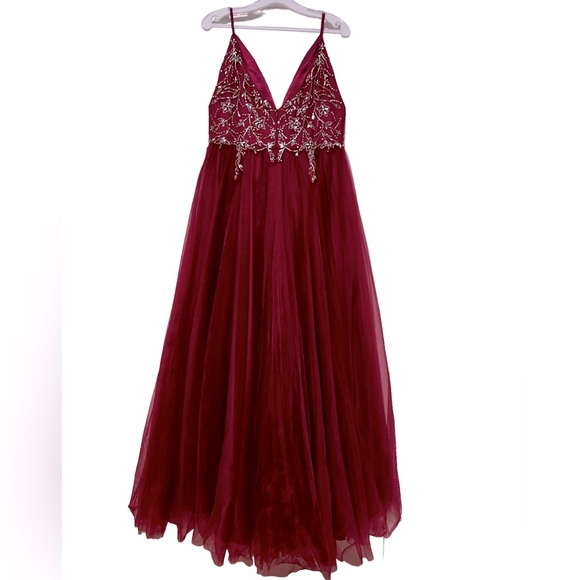 Gorgeous Prom dress in wine - Picture 6 of 13